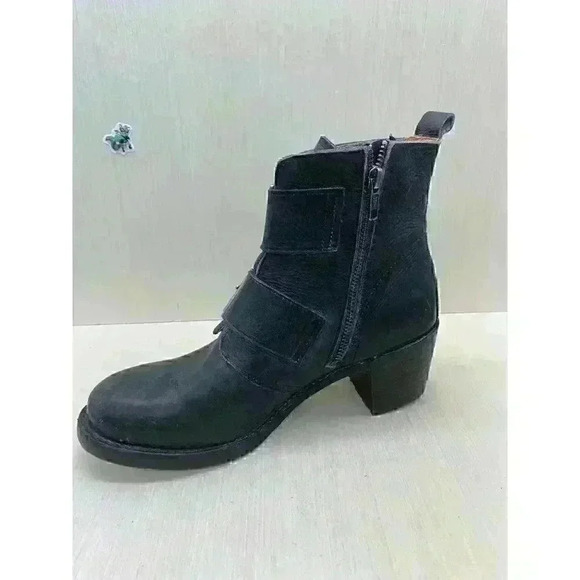 Frye Sabrina Women’s Black Distressed Leather Double Buckle Ankle Boots Size US - Picture 4 of 10